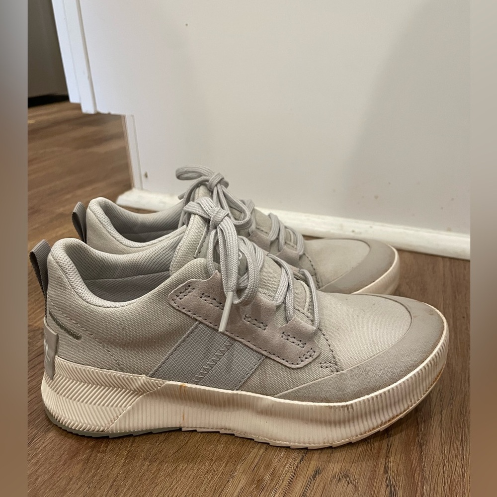 Sorel women’s light blue/ grey sneakers size 6